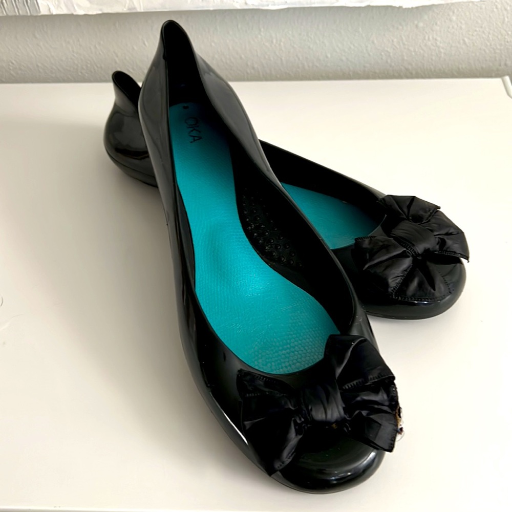 Dishwasher friendly and waterproof rubber flats